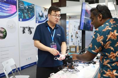 2000多款廣東“智造”產品亮相僑交會吉隆坡智能科技展，展現電子產品技術研發新成果